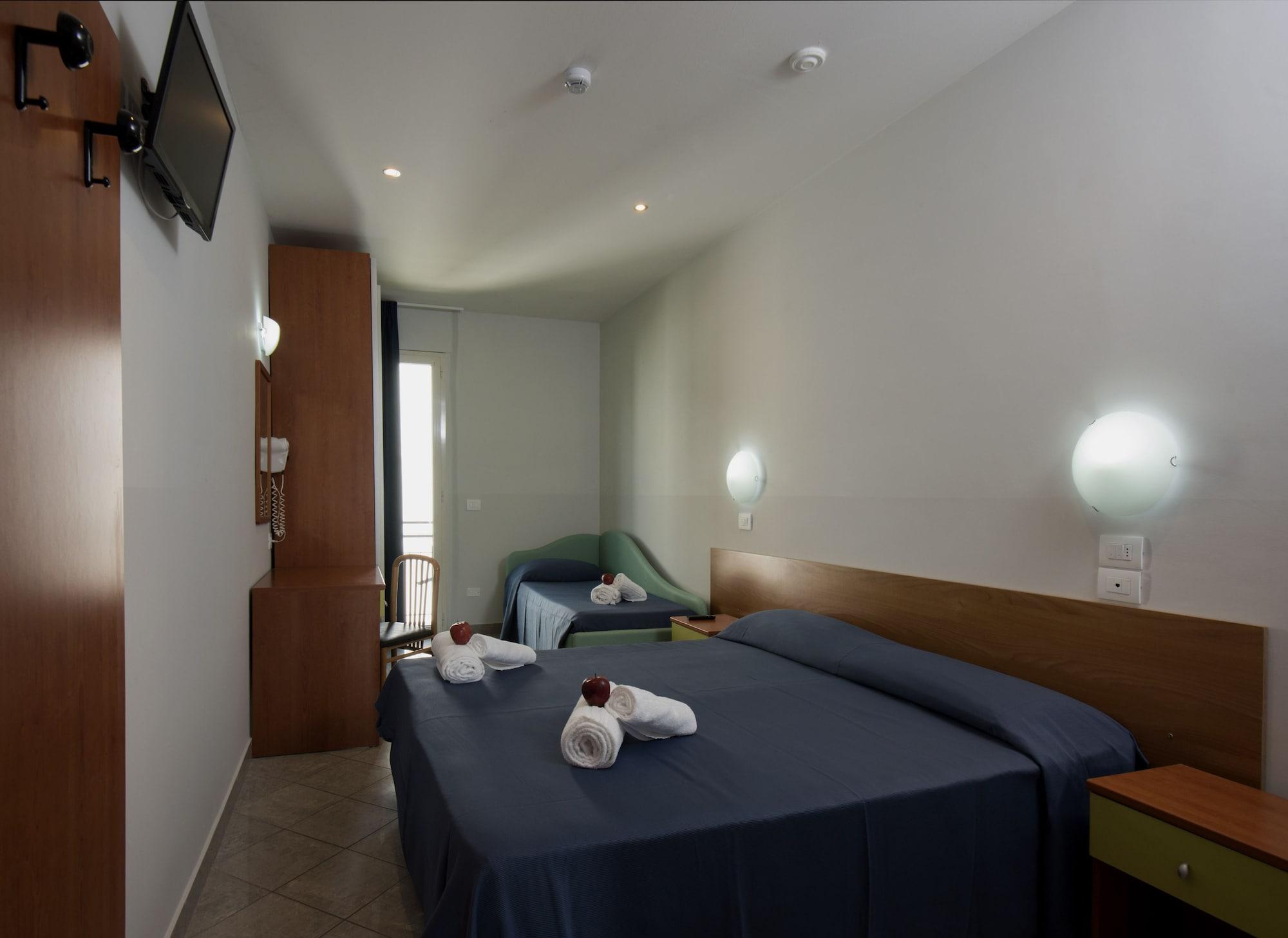 Hotel Scarlet Римини Екстериор снимка