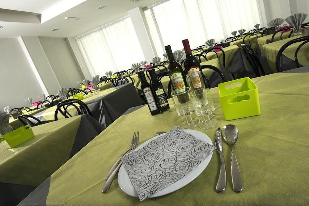 Hotel Scarlet Римини Екстериор снимка