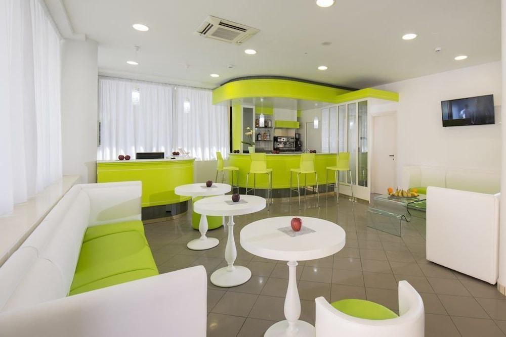 Hotel Scarlet Римини Екстериор снимка