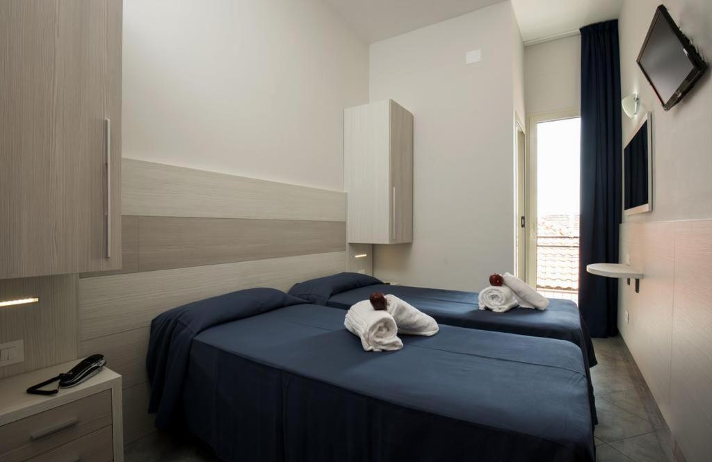 Hotel Scarlet Римини Екстериор снимка