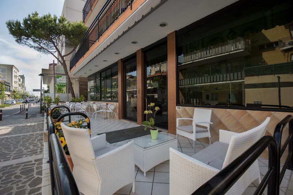 Hotel Scarlet Римини Екстериор снимка