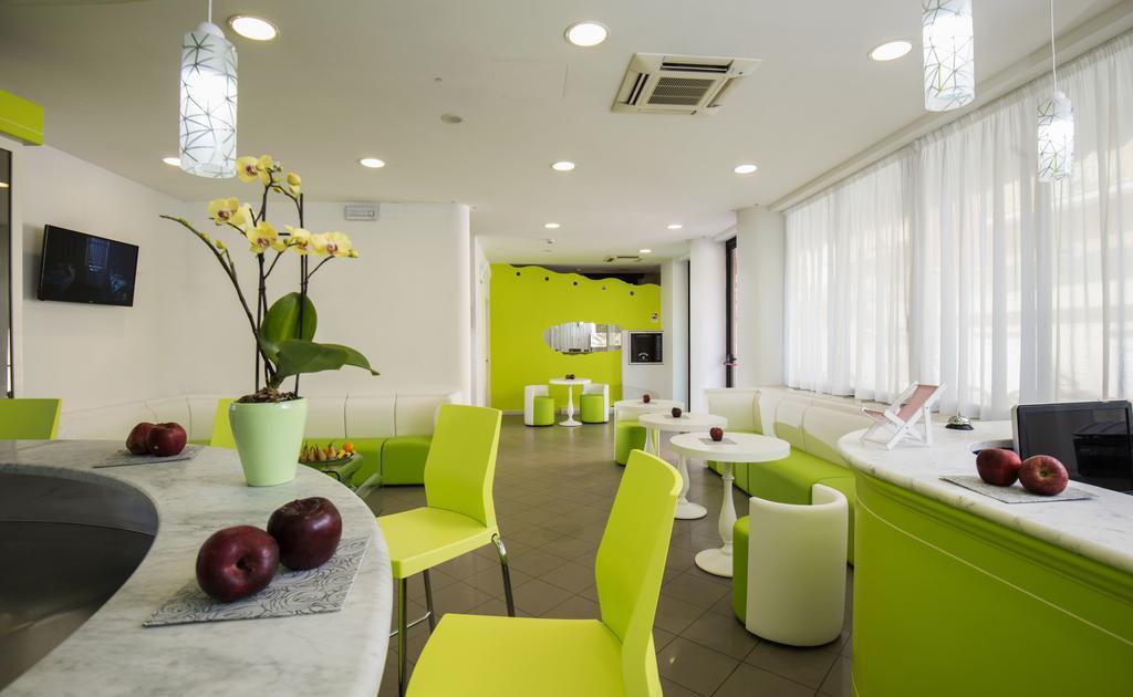 Hotel Scarlet Римини Екстериор снимка