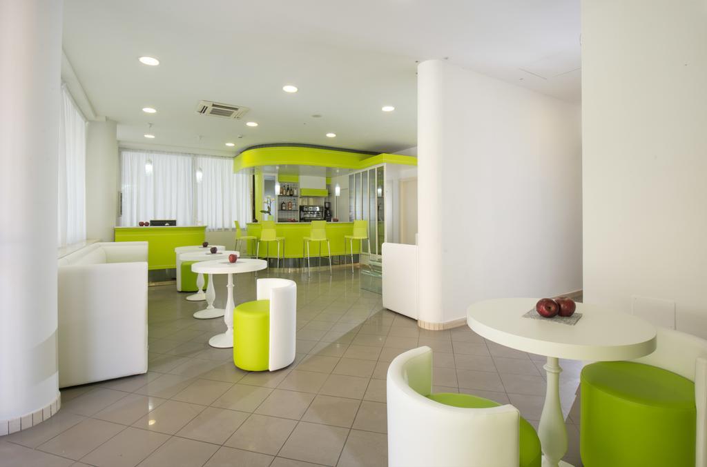 Hotel Scarlet Римини Екстериор снимка