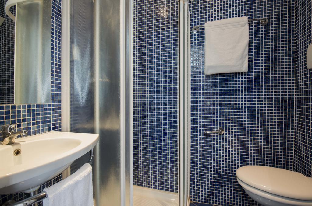 Hotel Scarlet Римини Екстериор снимка